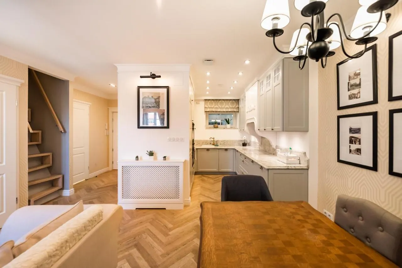 Lovely Apartment In The Heart Of Warszawa