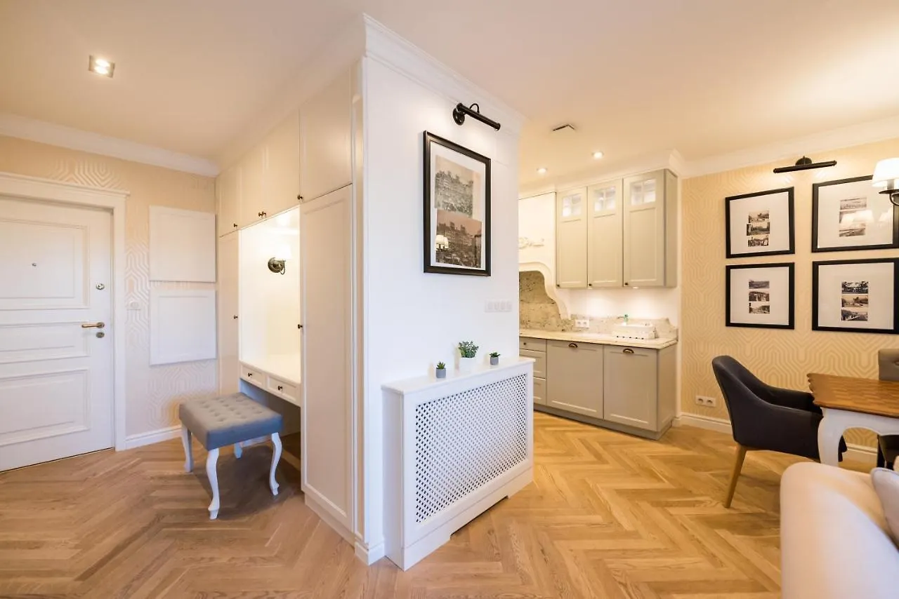 Lovely Apartment In The Heart Of Warszawa Polen