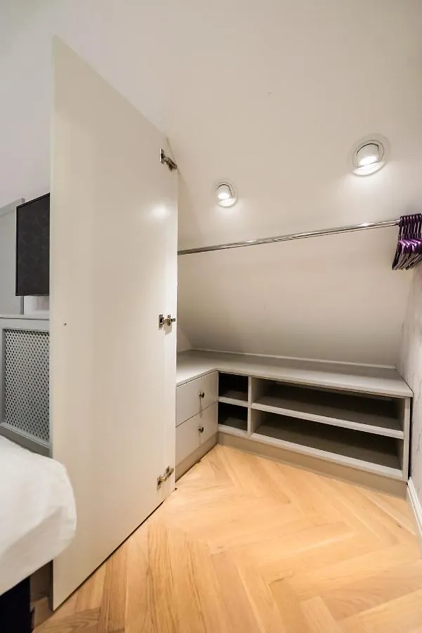 Lovely Apartment In The Heart Of Warszawa Polen