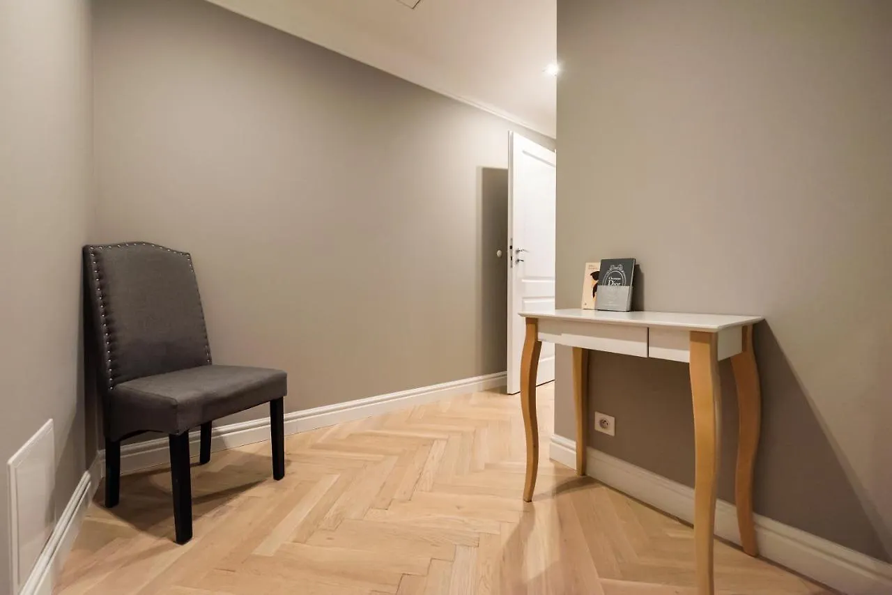 Lovely Apartment In The Heart Of Warszawa