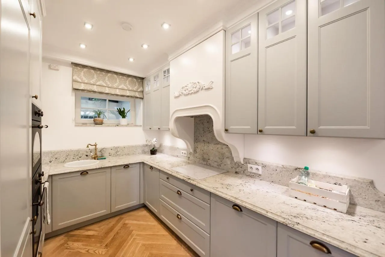 Lovely Apartment In The Heart Of Warszawa
