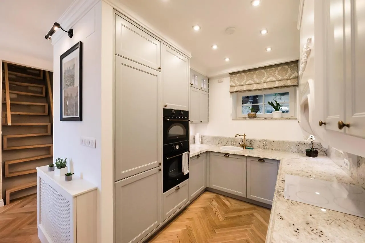 Lovely Apartment In The Heart Of Warszawa