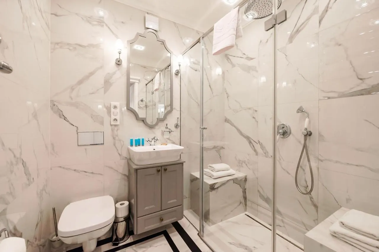 Lovely Apartment In The Heart Of Warszawa